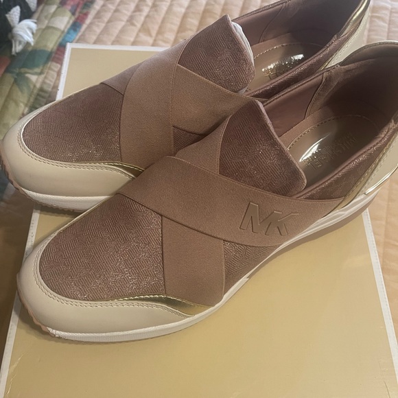 Michael Kors Geena Logo Print Slip-On Platform Trainers - Picture 3 of 6